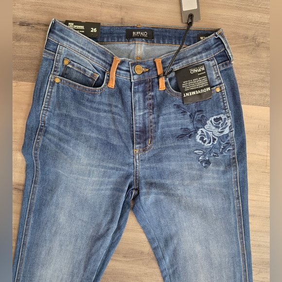 NWT - Buffalo David Bitton High Rise Leg Opening Embroidered Jeans 26 - Picture 5 of 15